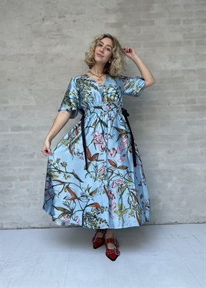 Flat textured poly v-neck waist tie midi kjole Spring Mimosa Stine Goya 